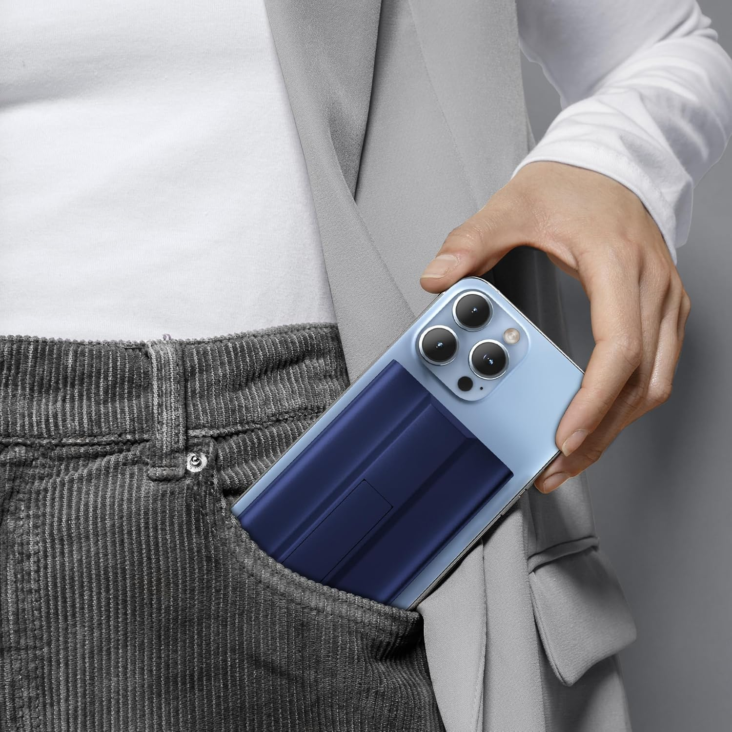 10000mAh Magnetic Power Bank for iPhone - MagSafe 15W Wireless Charger with Kickstand