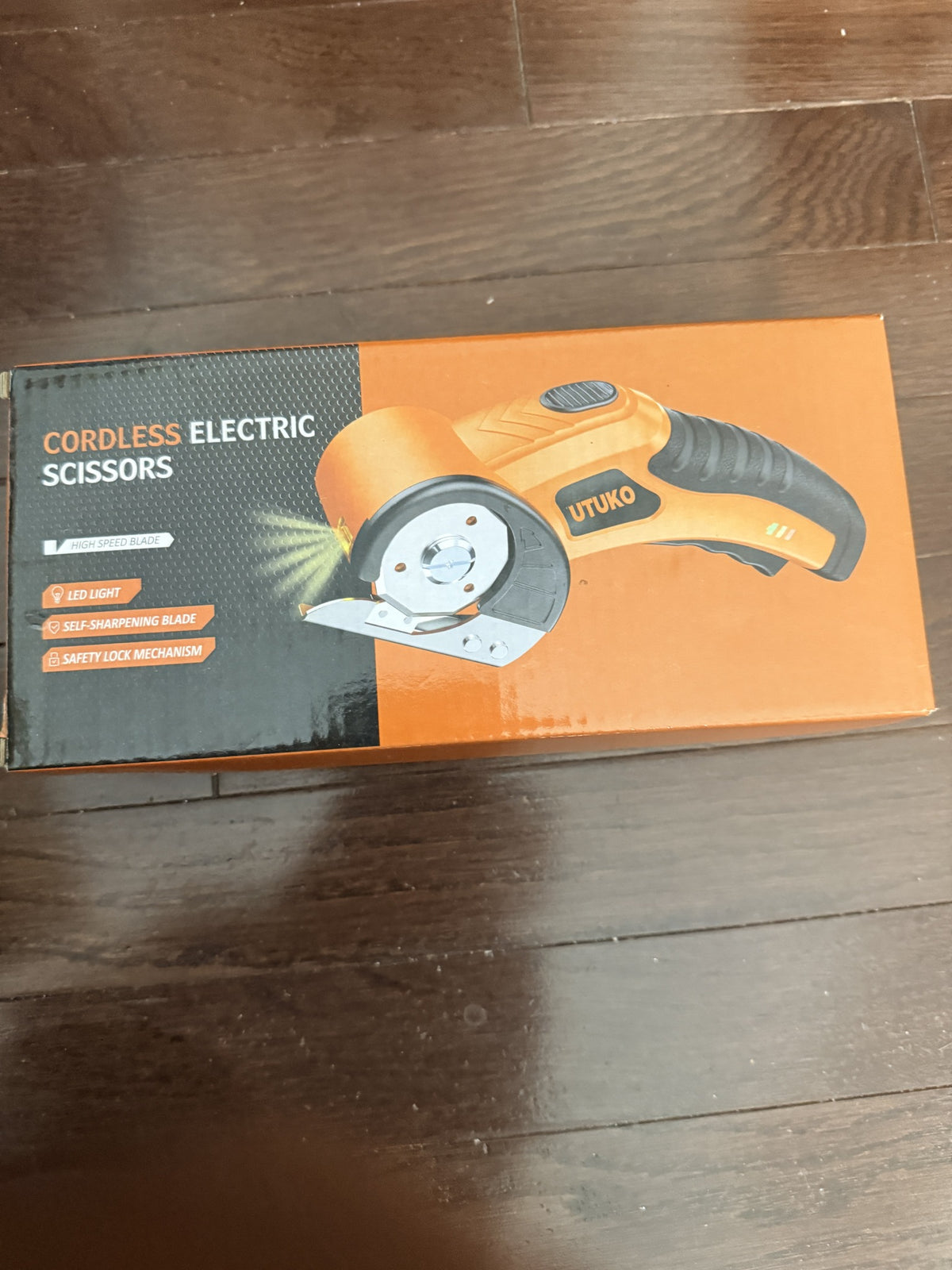 Cordless Electric Scissors with LED Light, Rechargeable