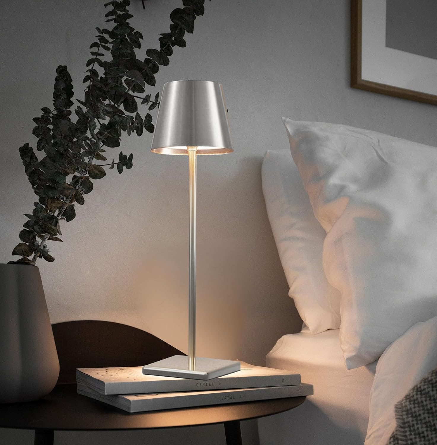 Nerefou Cordless Table Lamp features a powerful 5200mAh battery - Silver