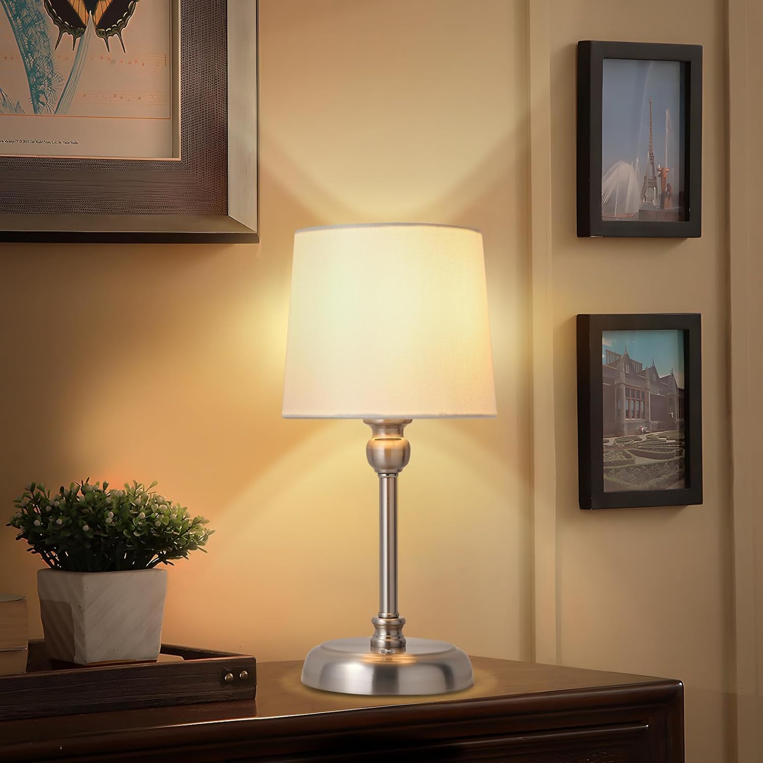 Cordless rechargeable table lamp features a powerful 6000mAh battery,