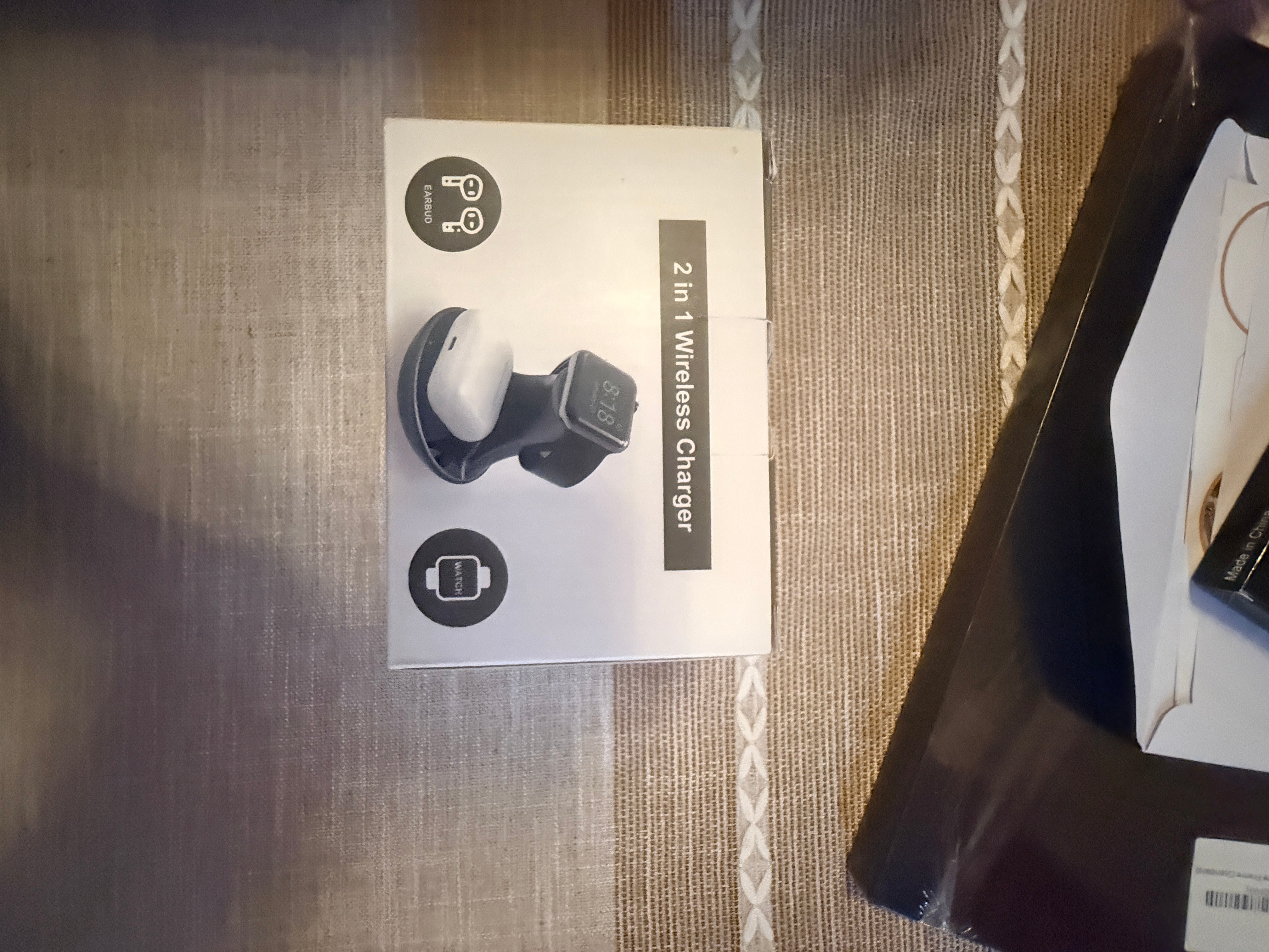 2-in-1 Portable Wireless Charger AirPods Apple Watch Pocket - package front (truth)
